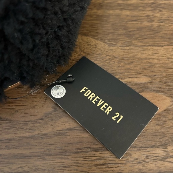 NWT Forever 21 Black Faux Shearling Shoulder Bag - Picture 3 of 5